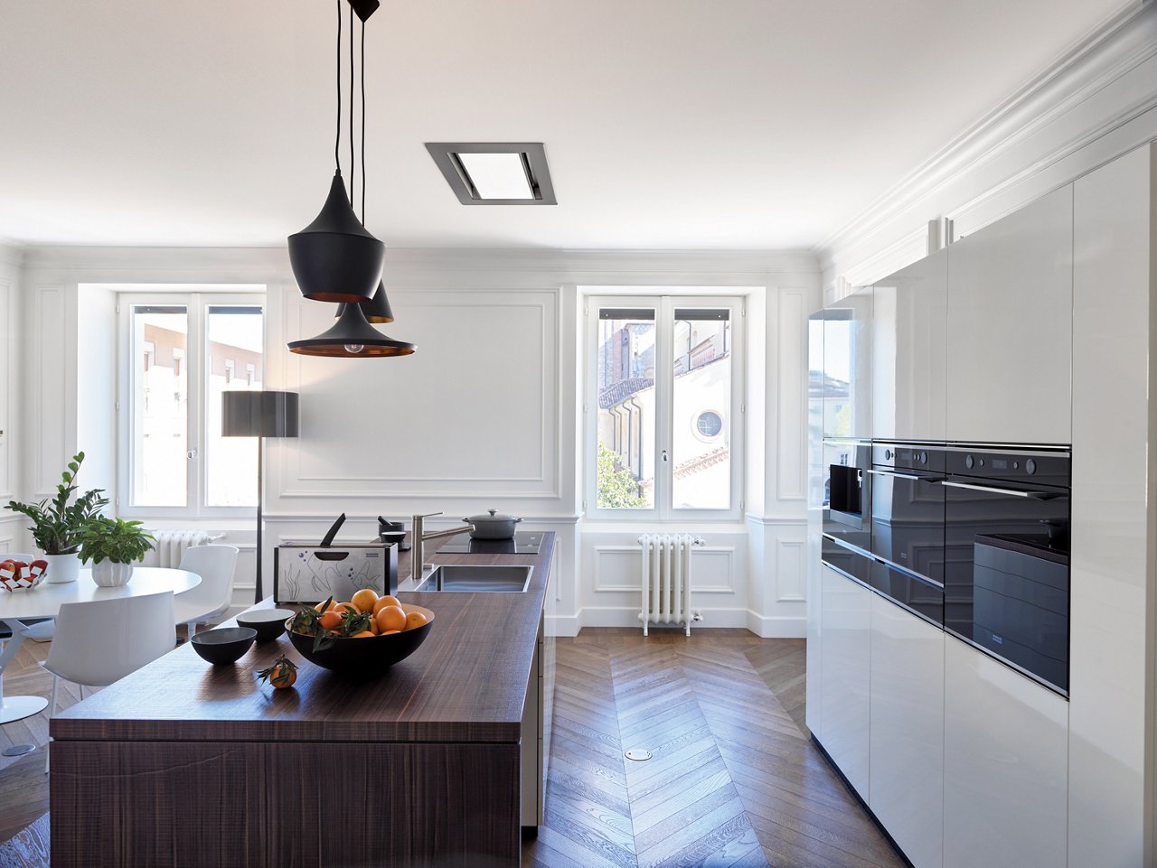 Kitchen displaying Franke products