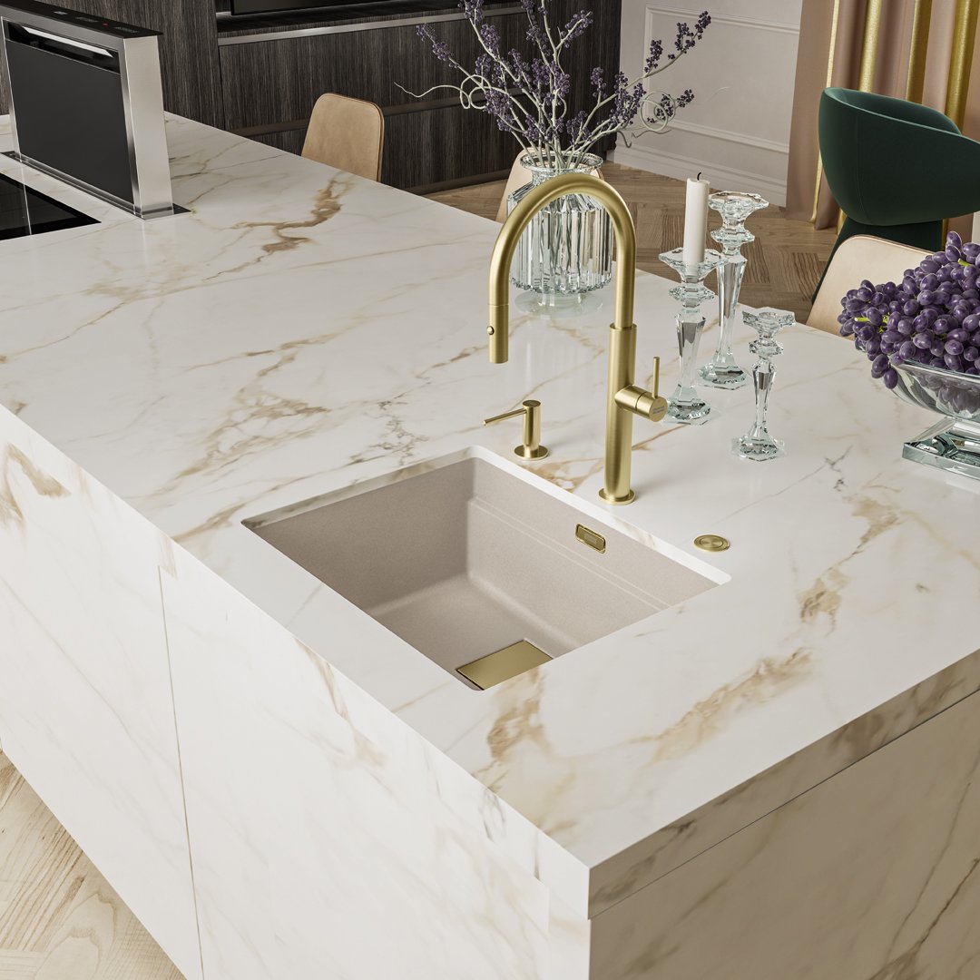 bateria kuchenna pescara J w kolorze złotym, ze zlewozmywakiem kanon w kolorze czarnym z elementami opdływu w kolorze miedzianym