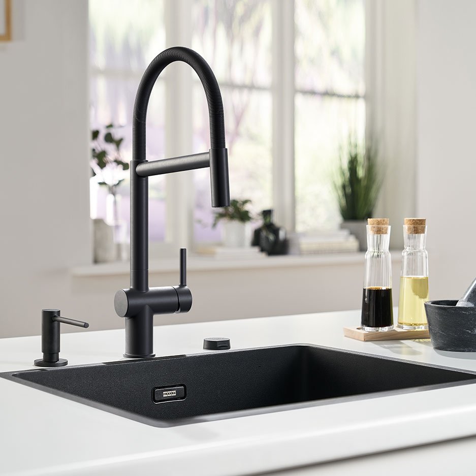 Active Twist kitchen tap in black matte