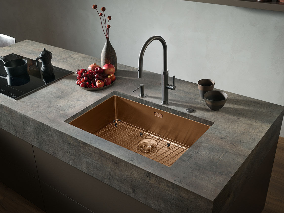 Franke kitchen bowl and tap in contrasting colors
