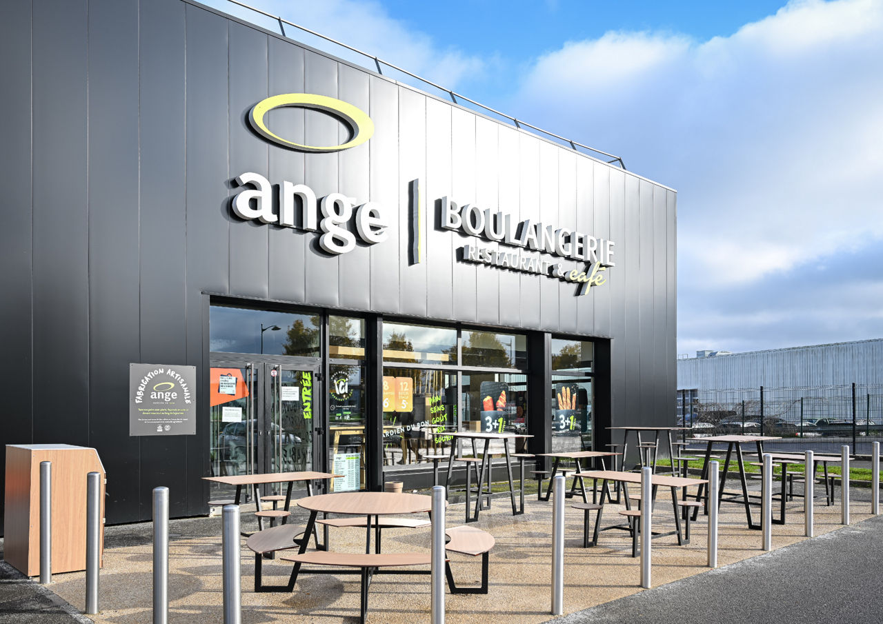 Franke Coffee Systems, Boulangerie Ange outside left view, tables