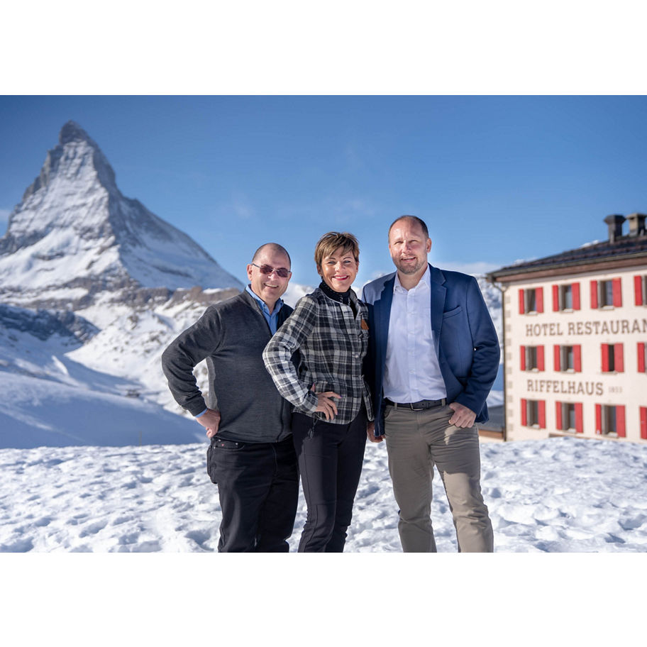 Franke Coffee Systems 3 people standing in front of hotel Riffelhaus and Matterhorn