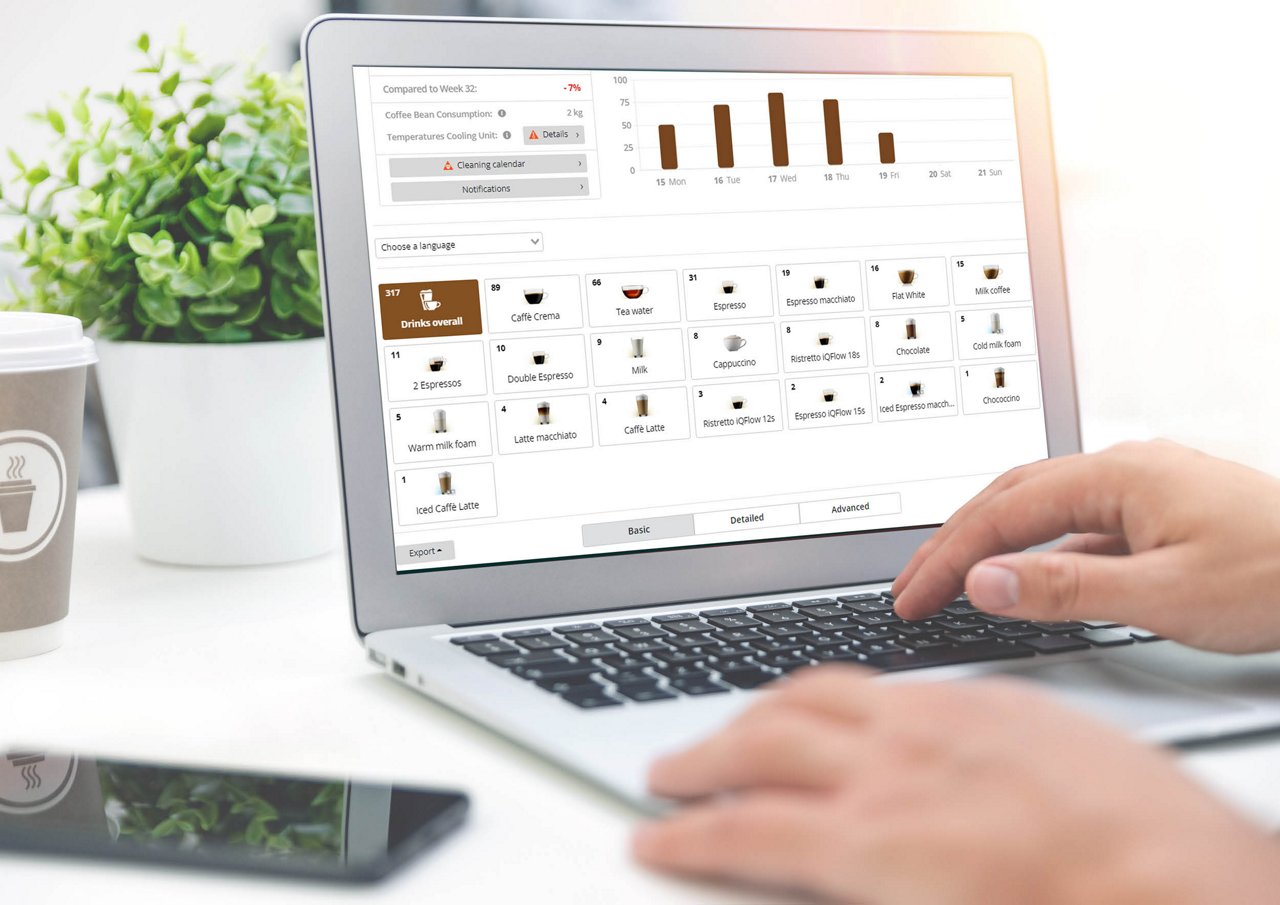 Franke Coffee Systems, laptop, screen shot Franke digital services monitoring tool, hands