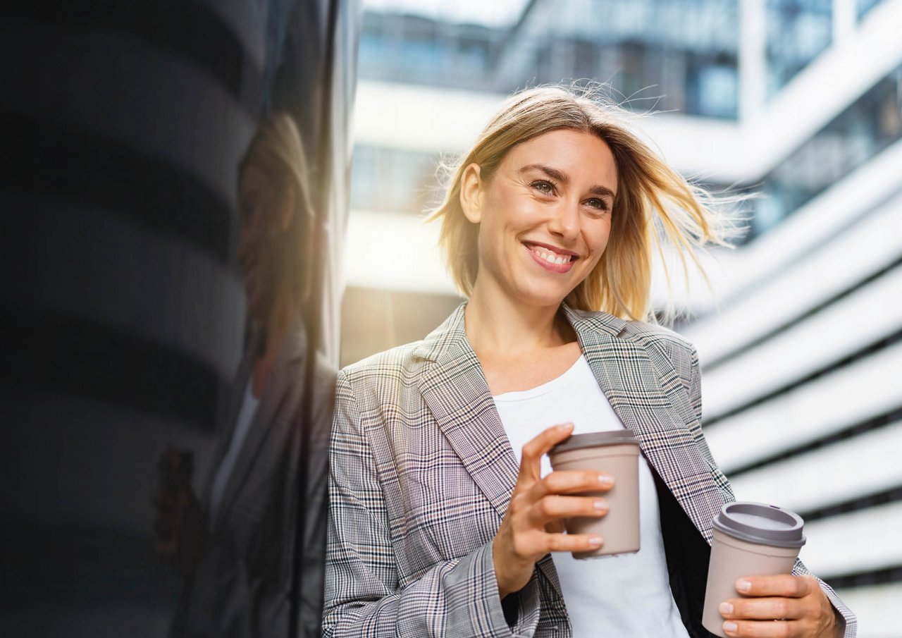 Franke Coffee Systems, woman, coffee to go, convenience store, beverage choices