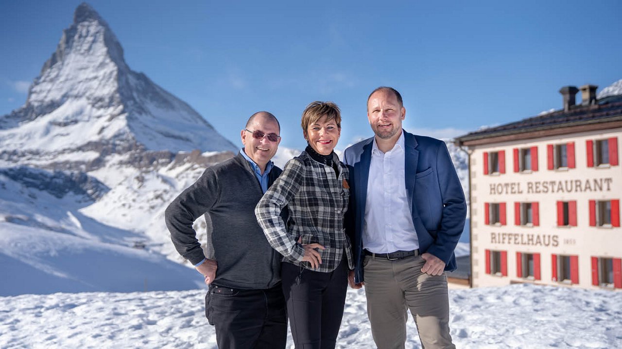 Franke Coffee Systems 3 people standing in front of hotel Riffelhaus and Matterhorn