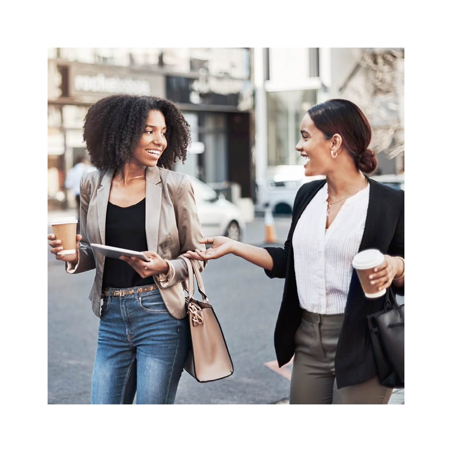 Franke Coffee Systems coffee to go, business women, casually walking outside