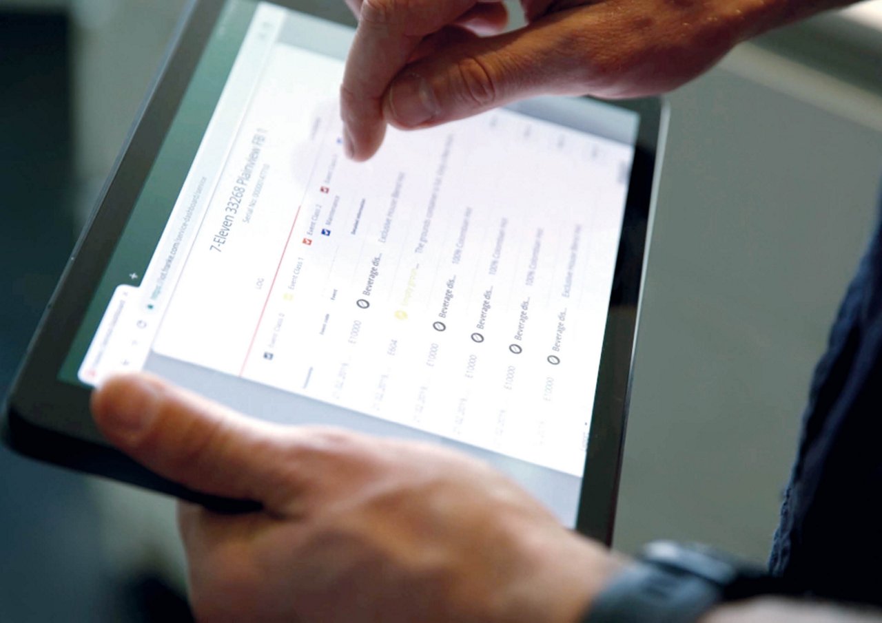 Franke Coffee Systems Franke Digital Services close-up on Laptop, hands