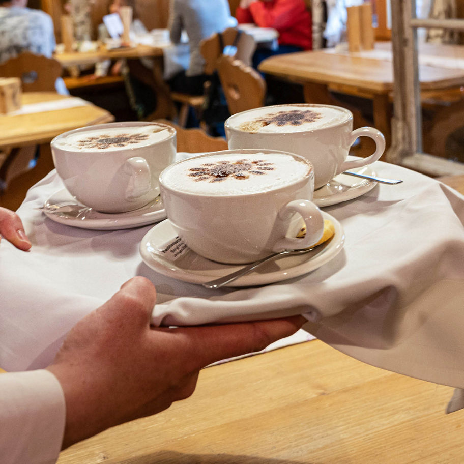 Franke Coffee Systems serving coffee on a tray, swiss restaurant, three cappuccino, perfect foam, barista-like foam, FoamMaster