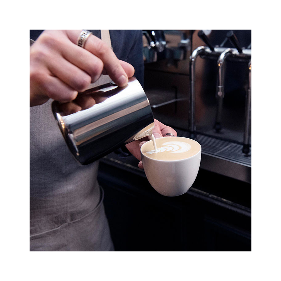 Franke Coffee Systems, Mytico, BeyondTraditional fully automatic and hybrid coffee machine, barista making latte art