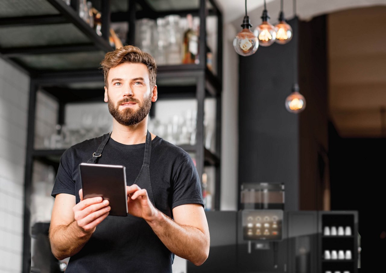 Franke Coffee Systems, barista with tablet, digital services, dashboards