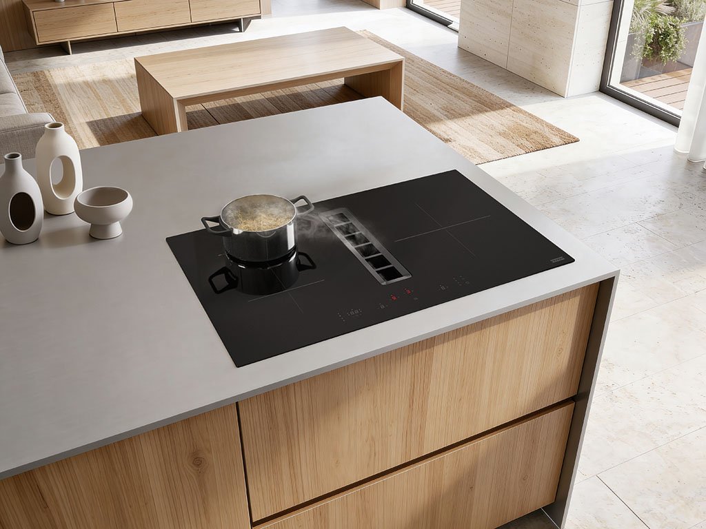 Franke Maris 2gether 3 Zones induction hob with integrated extractor in use