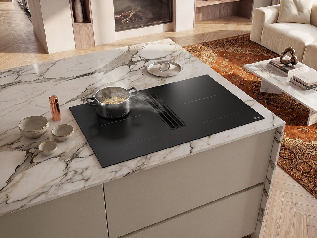 Franke Maris 2gether Midnight induction hob with integrated extractor in use