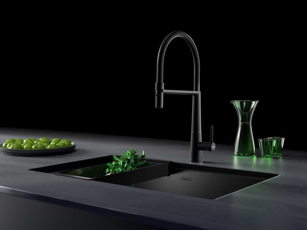 Icon Semi-Pro Pull Down faucet in Matte Black 