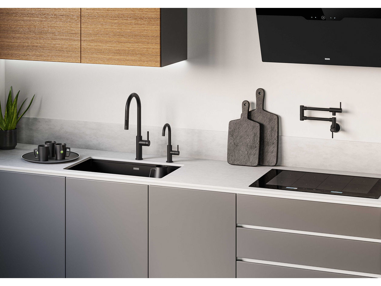 maris lario kitchen in faucet in matte black