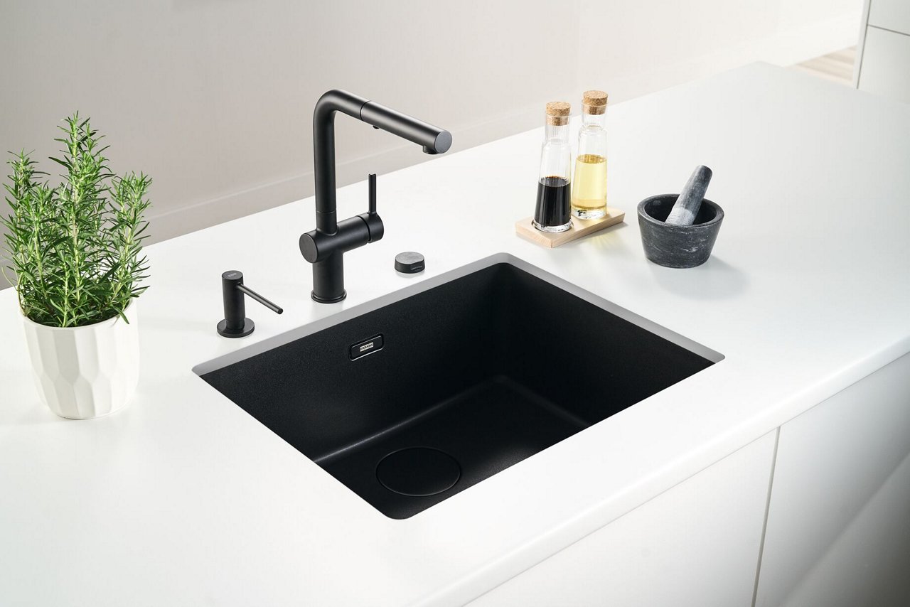 Active Pull-Out Matte Black Tap