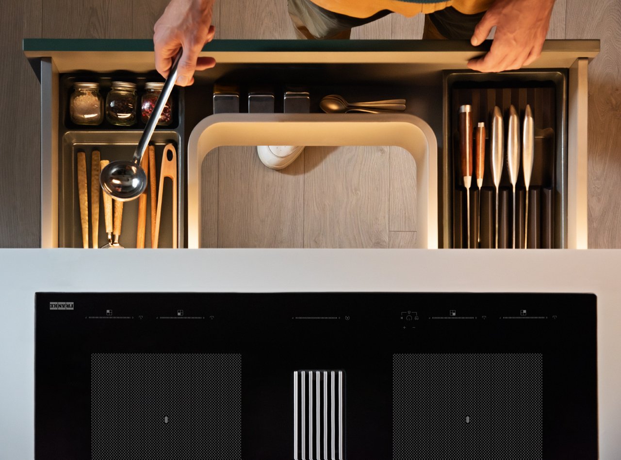 space in cabinet hob extractor
