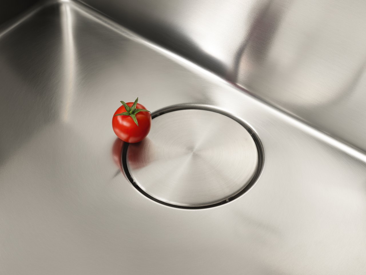 Tomato on Mythos Bowl Sink Waste