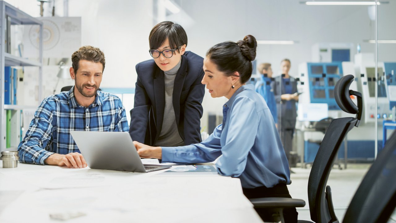 Franke employees gathered around a laptop