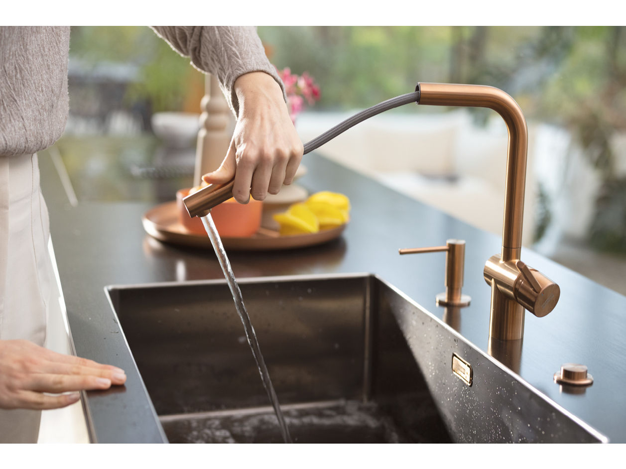 Змішувач з витяжним виливом