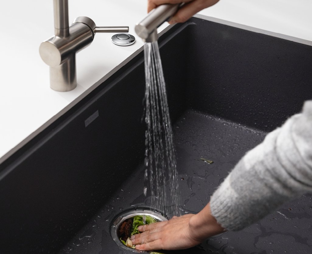 Змішувач з душем змиває залишки