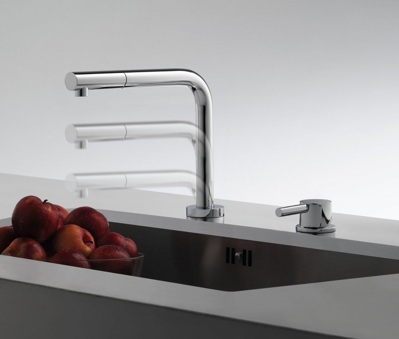 podokienna bateria kuchenna active pull-out chowana w blat aby otworzyć okno