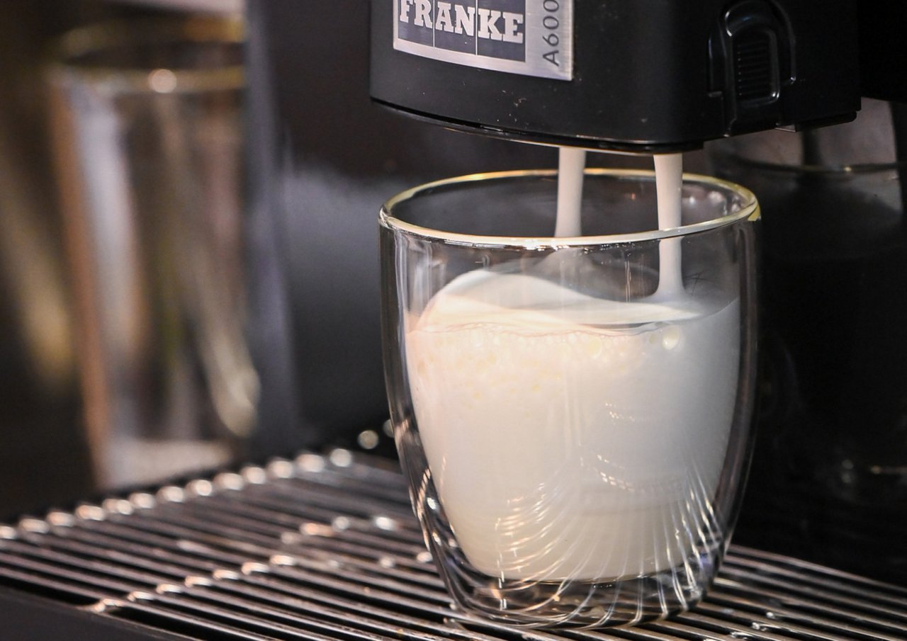 Franke Coffee Systems, fully automatic coffee machine, drink dispensing, milk and foam