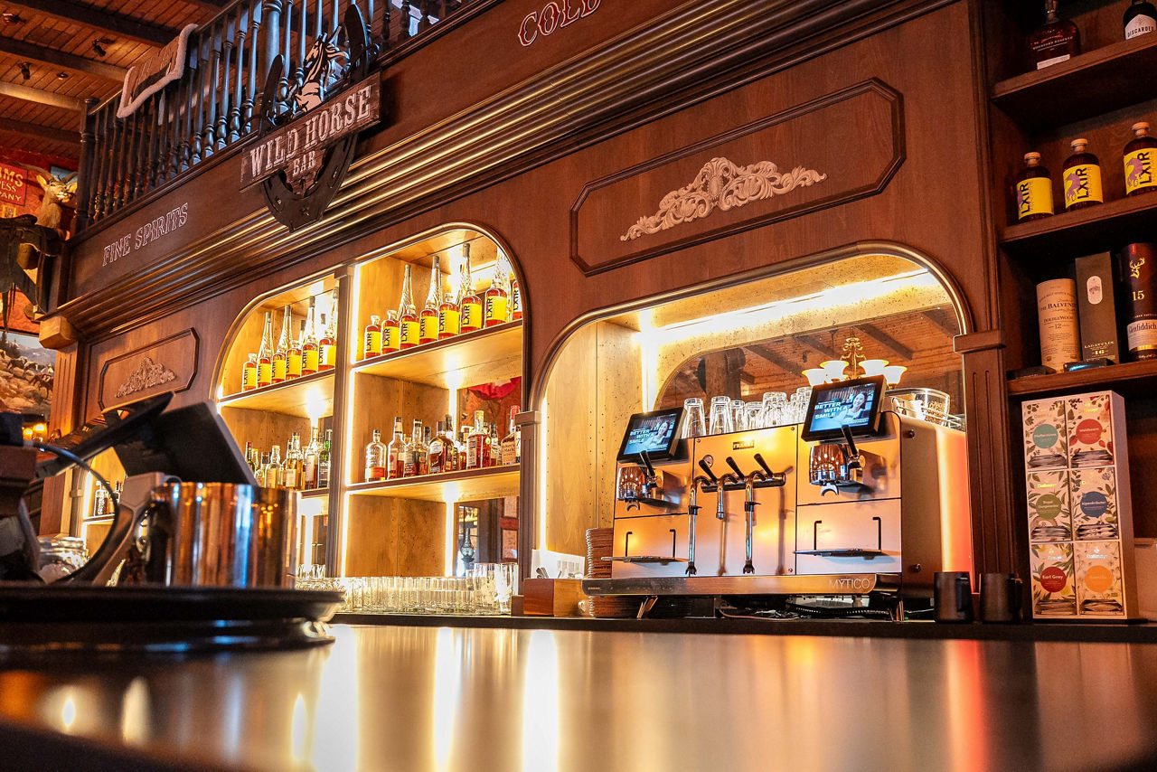 Franke Mytico coffee machine in the bar area of the Wild Horse Bar at Europa-Park.