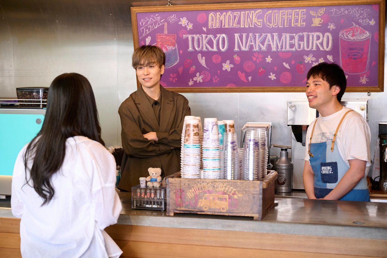 EXILE TETSUYA with Baristas at AMAZING COFFEE