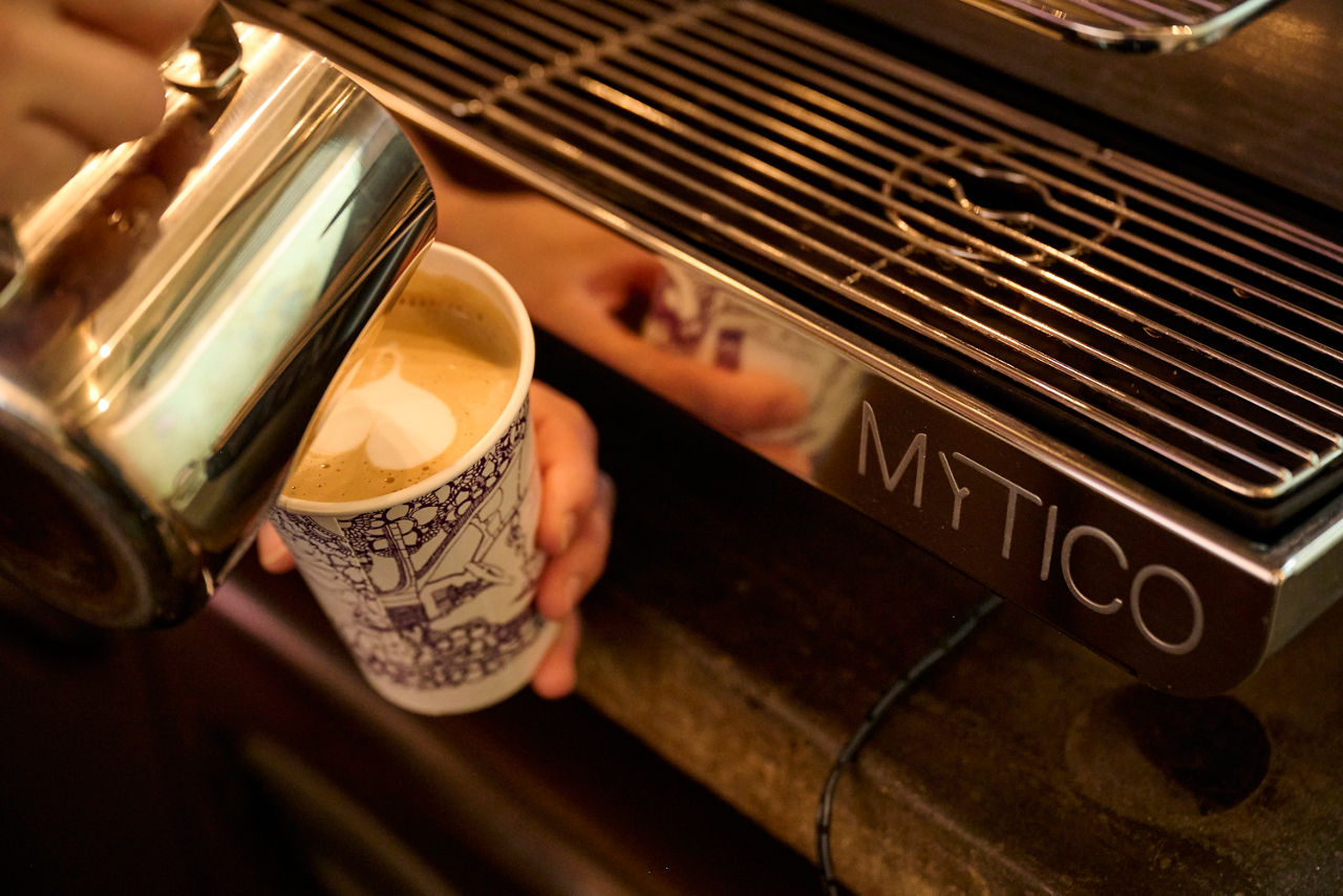 Mytico Latte art with pitcher