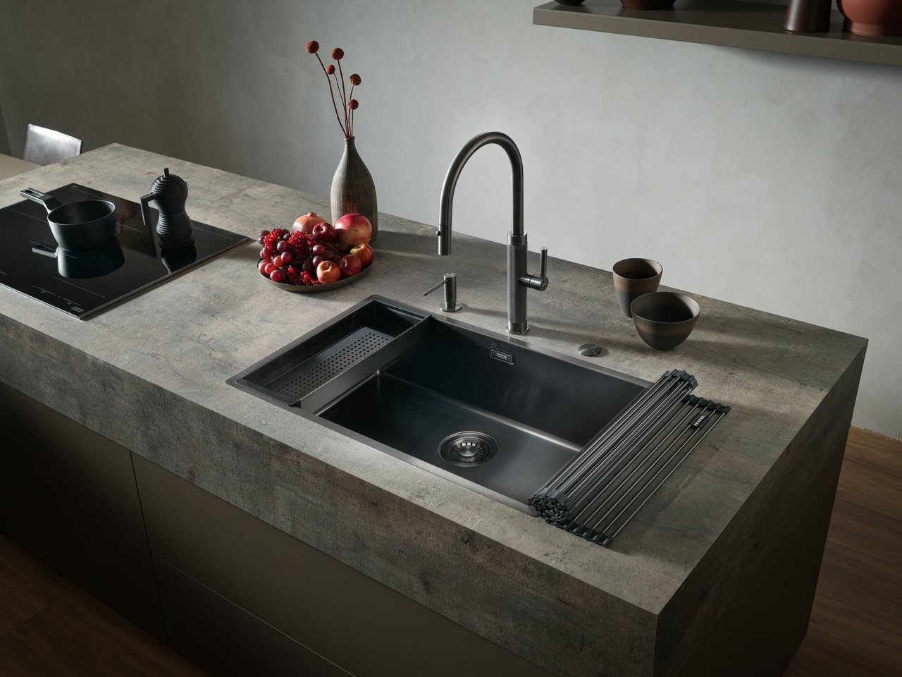 Cuisine avec hotte murale verticale Mythos Pro