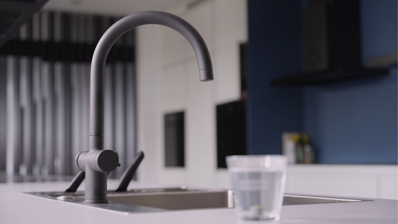 Hoe je keukenkraan ontkalken?