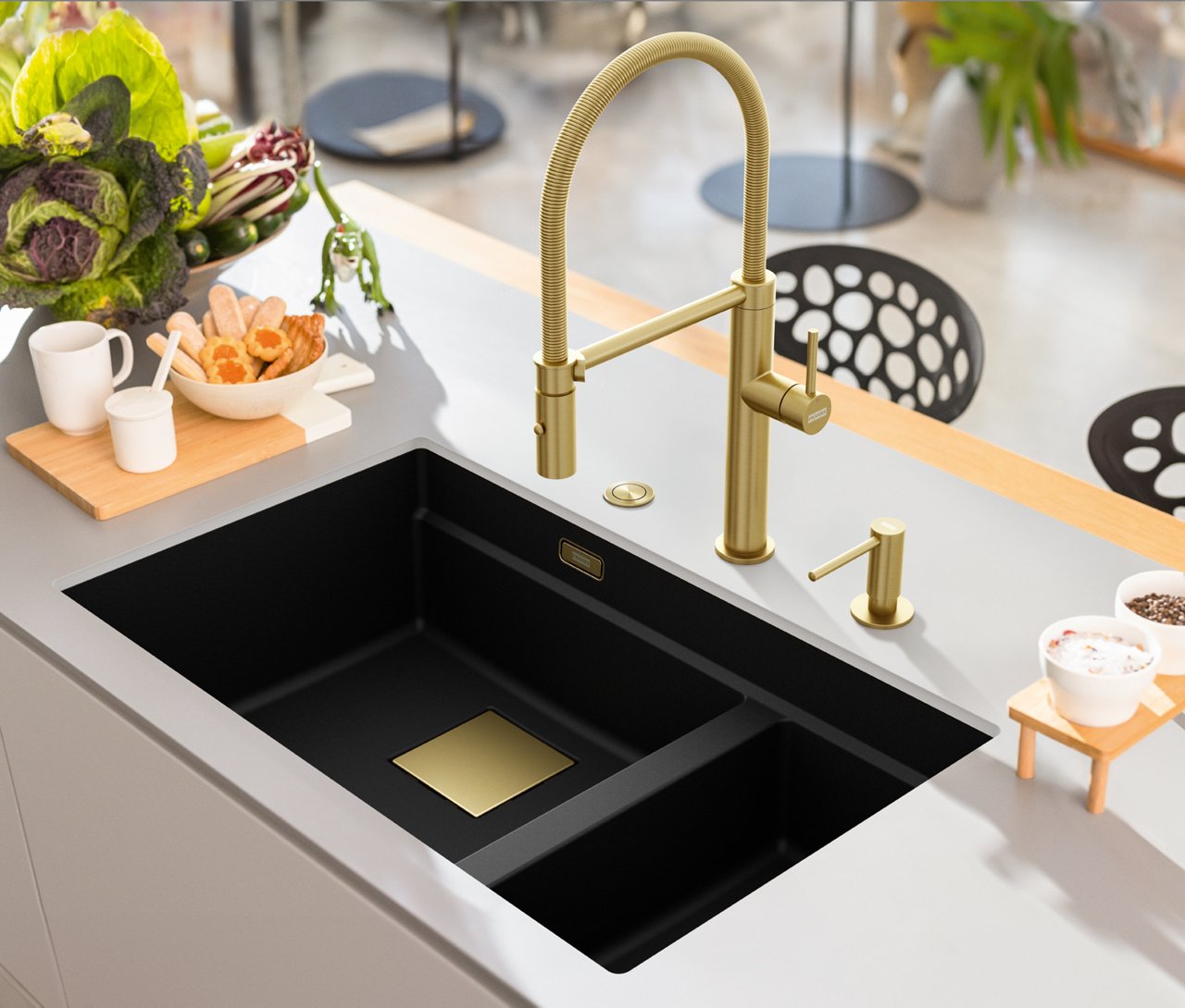 Cuisine avec hotte murale verticale Mythos Pro