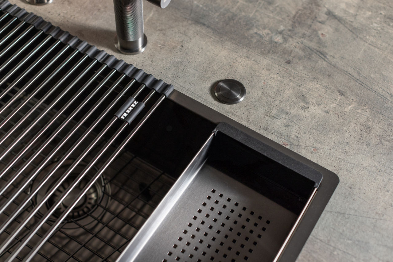 Detail van Mythos Masterpiece spoelbak en knop in antraciet