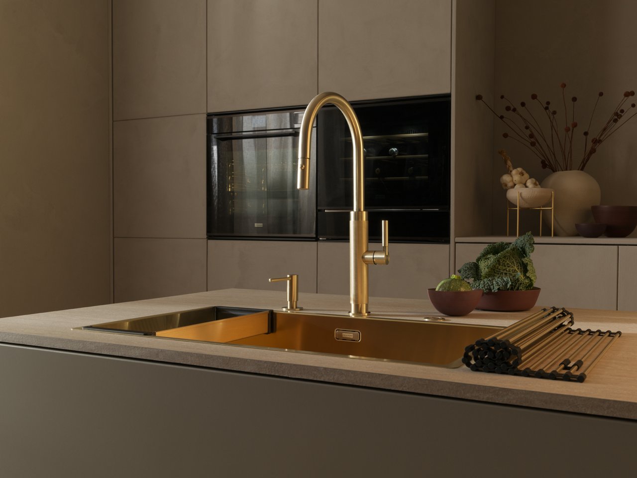 Mythos Masterpiece spoelbak en keukenkraan in goud