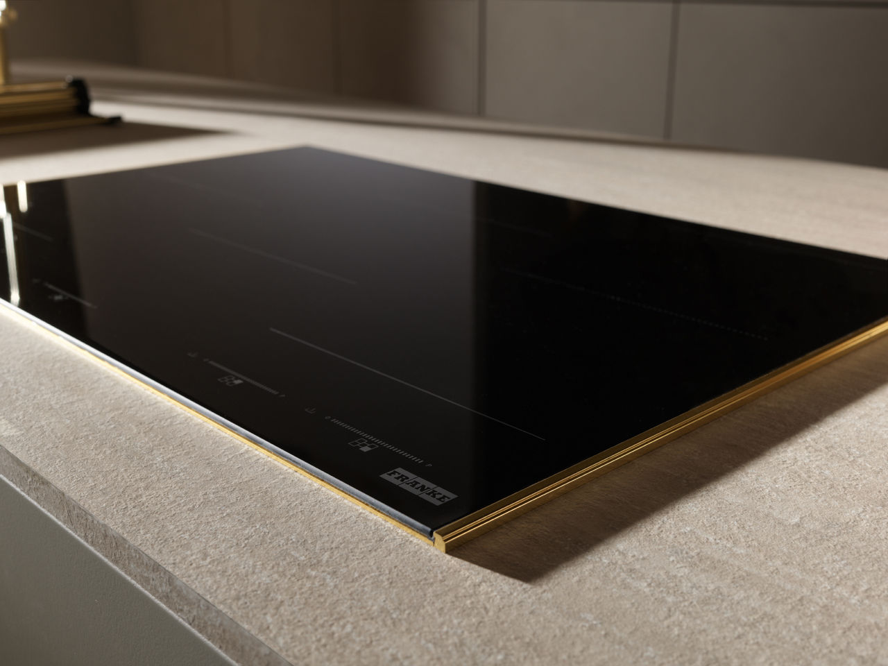 Mythos Masterpiece kookplaat in goud