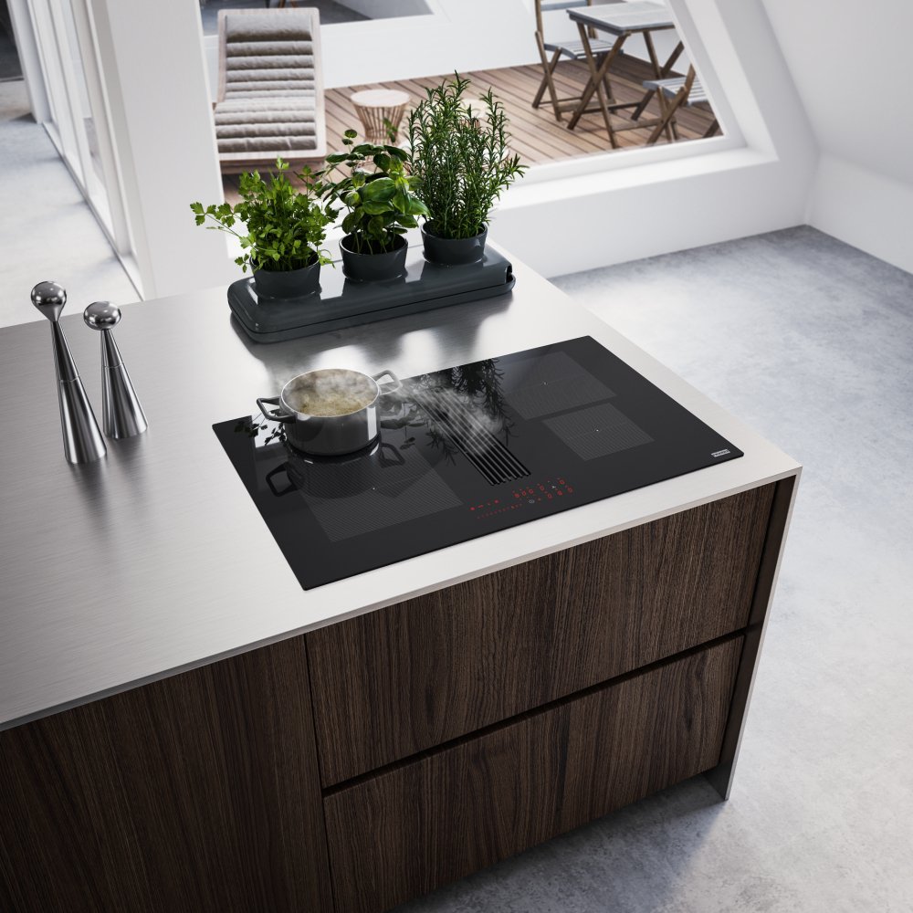 Franke Maris 2gether 3 Zones induction hob with integrated extractor in use