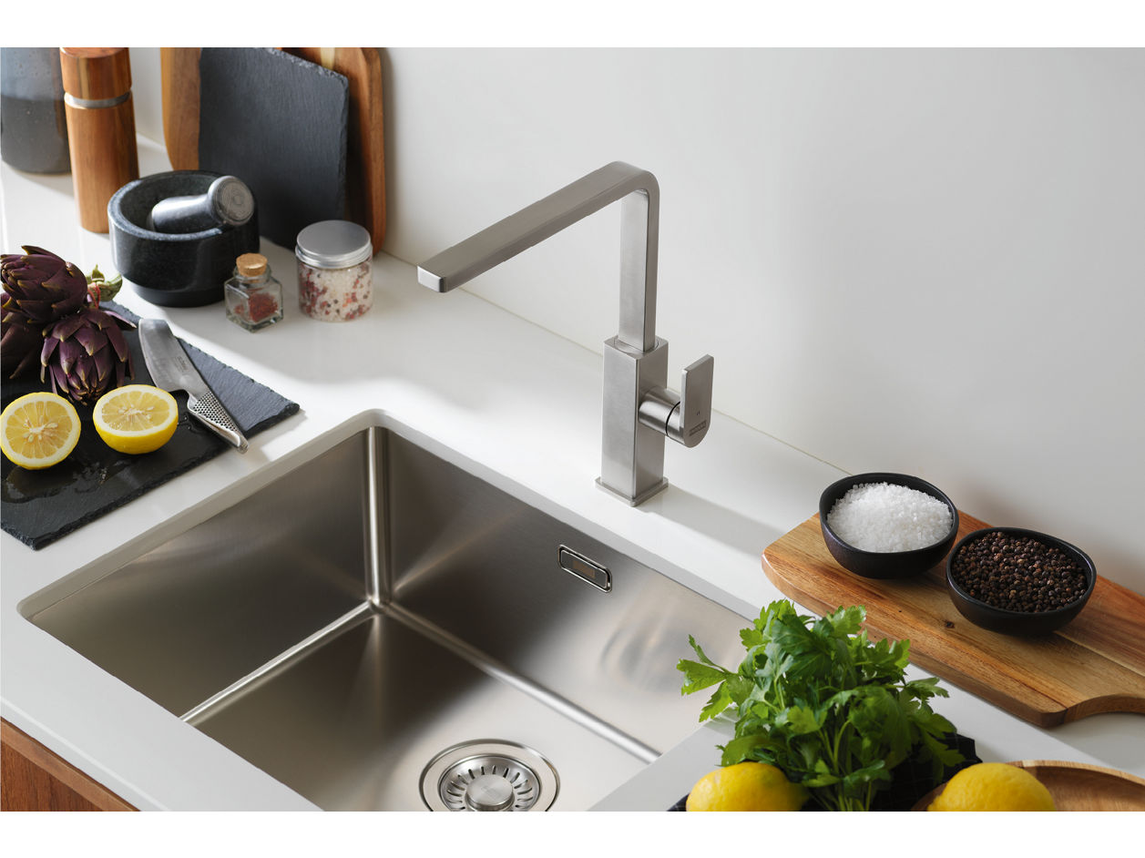 Змішувач Franke Mythos Swivel вмонтований в стільницю