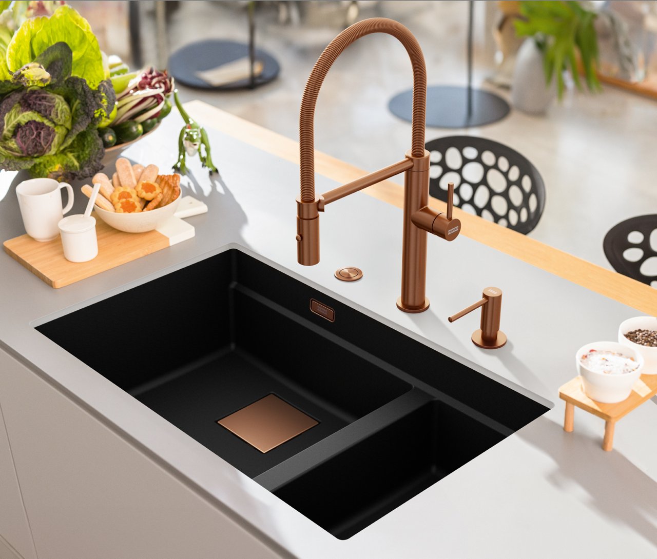 bateria kuchenna pescara semi pro w kolorze miedzianym, ze zlewozmywakiem kanon w kolorze czarnym z elementami opdływu w kolorze miedzianym