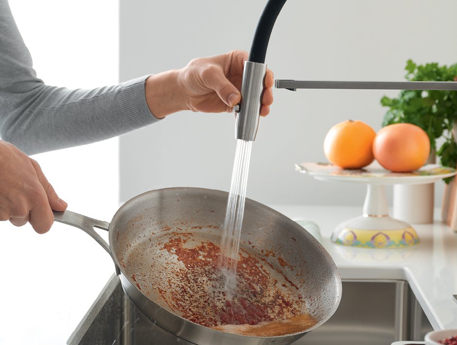 Змішувач з душем змиває залишки