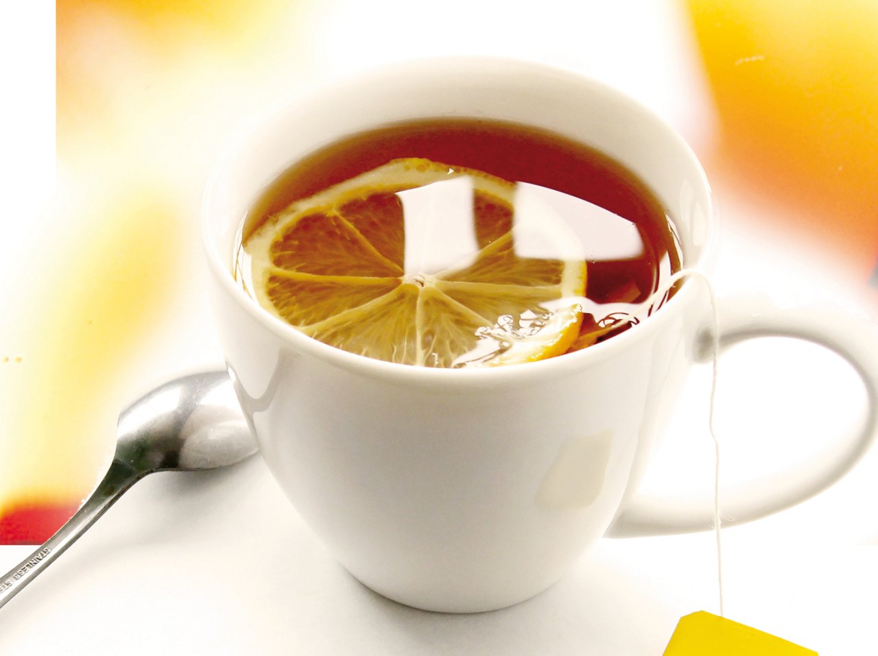 Чашка чаю з лимоном