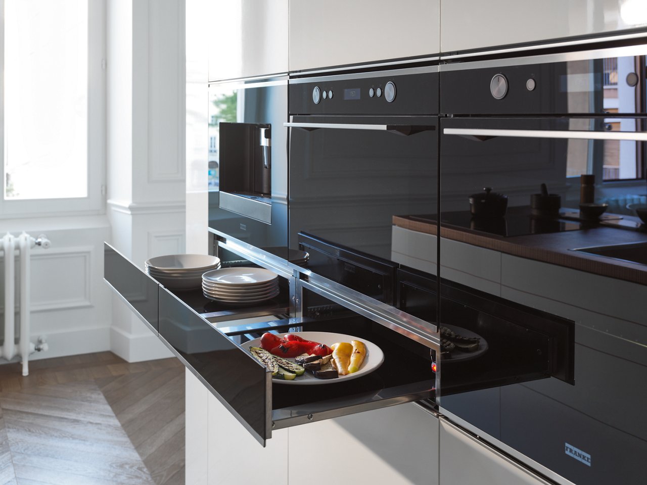 Black Wall Mounted Extractor Hood